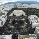 Manifestantes se reuniram nas proximidades do parlamento da Grécia | Foto: Reprodução/Redes sociais