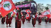 Escola de samba no ES faz homenagem ao MST em desfile