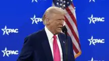 Donald Trump discursa durante o CPAC 2025 | Foto: YouTube/Divulgação