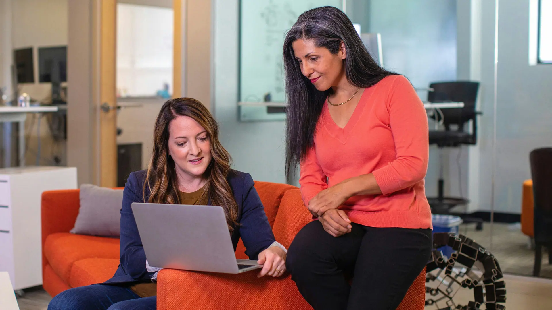 Mulheres no mercado de trabalho | Foto: LinkedIn Sales Solutions/Domínio público