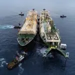 Um exemplo de transferência de petróleo entre navios (ship to ship) | Foto: Reprodução/Redes sociais