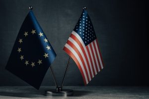 Bandeiras dos EUA e da União Europeia, bloco da Europa