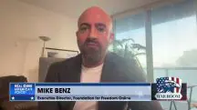 Mike Benz cedeu entrevista a Steve Bannon | Foto: The War Room/Divulgação