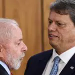 O presidente Luiz Inácio Lula da Silva e Tarcísio de Freitas