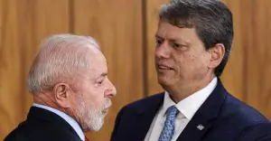 O presidente Luiz Inácio Lula da Silva e Tarcísio de Freitas