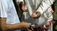 Traficantes que portam armas terão penas maiores