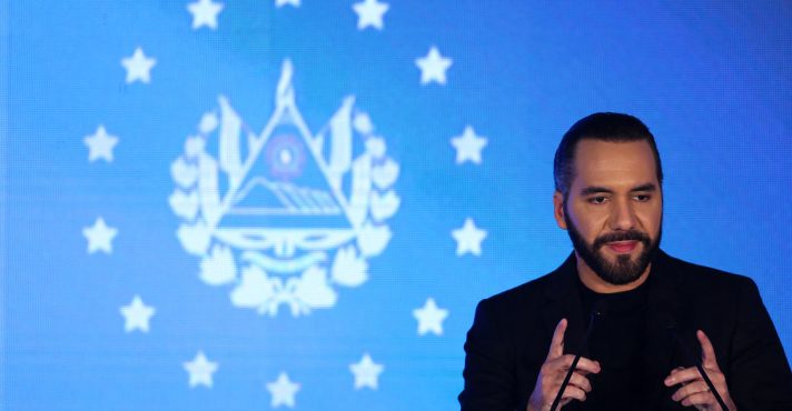 Nayib Bukele, presidente de El Salvador, fala durante a cerimônia de inauguração do Key Institute em Antiguo Cuscatlan, El Salvador - 19/3/2025 | Foto: Reuters/Jose Cabezas