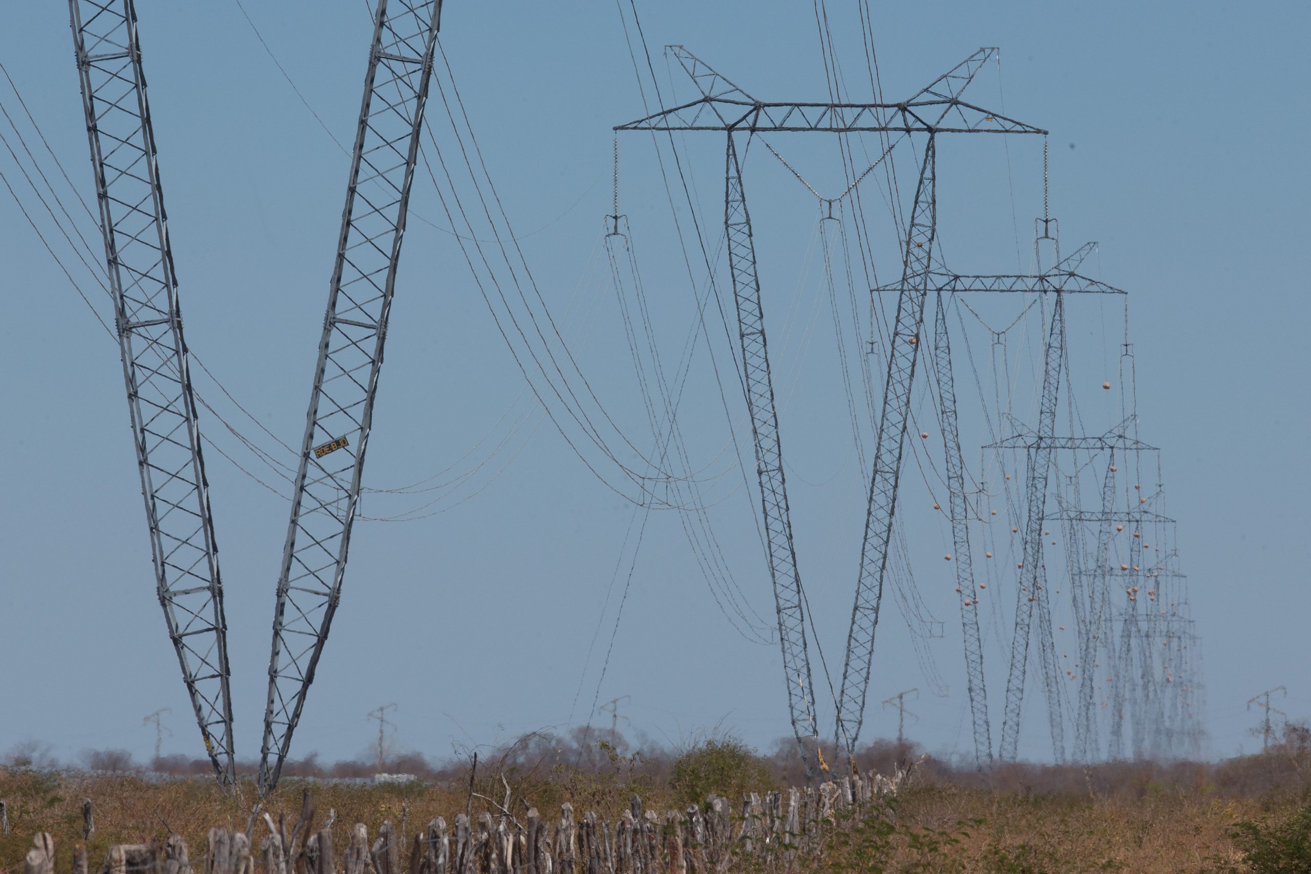 Torres de transmissão de energia elétrica