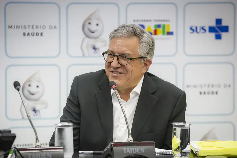 Ministro da Saúde, Alexandre Padilha, em reunião de transição com a equipe da pasta