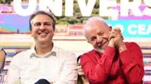 Chefe do Ministério da Educação (MEC), Camilo Santana (esq.), e presidente Luiz Inácio Lula da Silva (dir.)