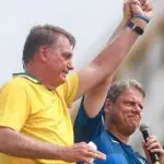 O ex-presidente Jair Bolsonaro (à esq) e o governador Tarcísio de Freitas, durante ato pela anistia na Avenida Paulista - 6/4/2025 | Foto: Pedro Kirilos/Estadão Conteúdo