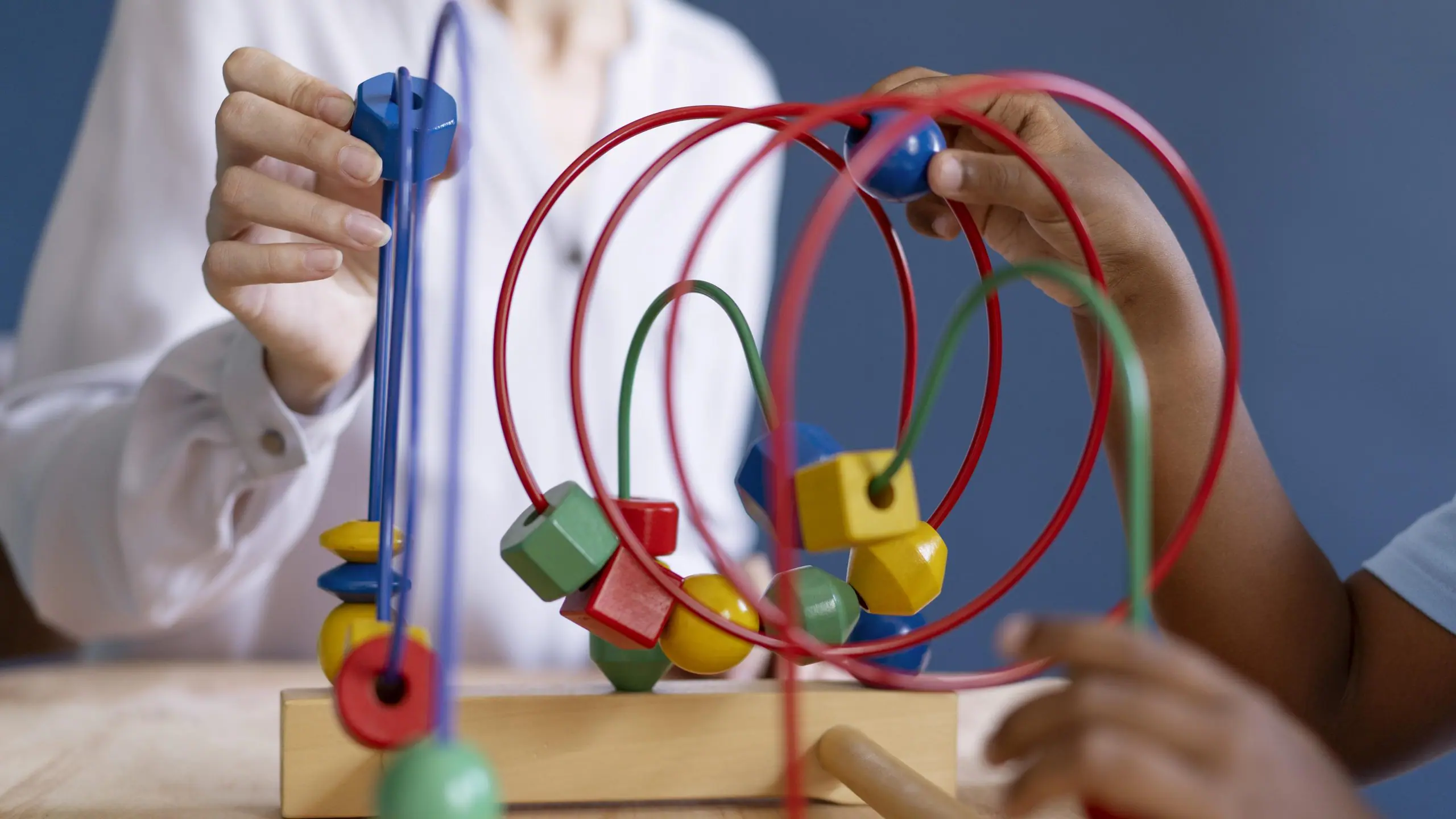Uma fonte consultada por <b>Oeste</b>, que não quis se identificar, afirmou que a clínica manda uma pessoa em diferentes unidades de saúde para abordar as mães cujo filho tem essa condição | Foto: Reprodução/Freepik