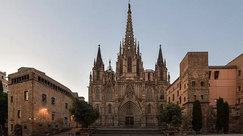 Catedral de Santa Cruz e Santa Eulália, em Barcelona, na Espanha | Foto: Reprodução/Wikimedia Commons