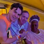 O ministro Luís Roberto Barroso, do STF; o ex-deputado federal Gabriel Chalita e a escritora Conceição Evaristo no camarote Folia Tropical, no Sambódromo da Sapucaí | Foto: Reprodução/Instagram/Gabriel Chalita