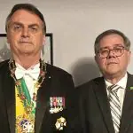 Eduardo disse que o FBI — sob o governo de Joe Biden — e a Polícia Federal do Brasil teriam atuado em conjunto para convocar o médico | Foto: Reprodução/Redes sociais