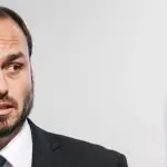 De acordo com Carlos Bolsonaro, alguns políticos de direita apenas se beneficiam do apoio eleitoral do ex-presidente Jair Bolsonaro | Foto: Roosevelt Pinheiro/Agência Brasil