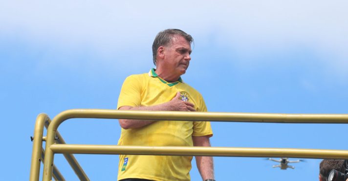 Bolsonaro durante a manifestação a favor da anistia em Copacabana | | Foto: Igor Villas Bôas/Revista Oeste