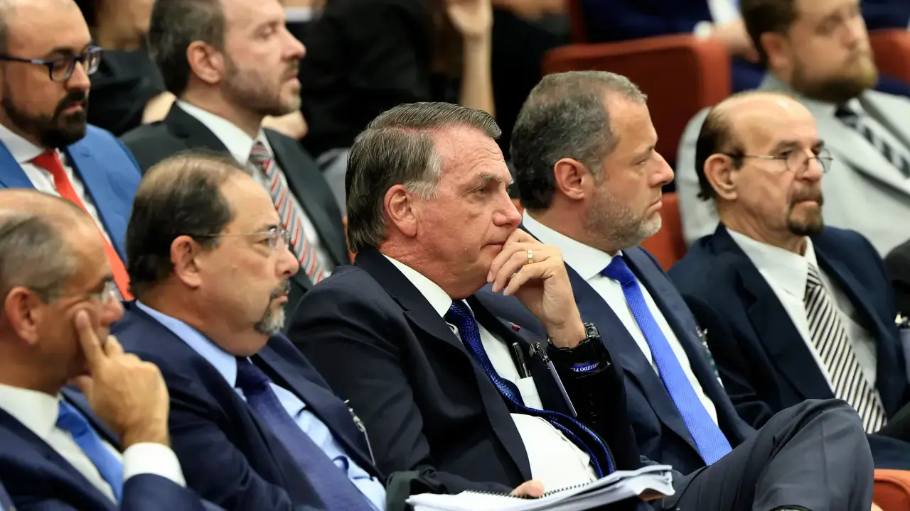 Bolsonaro e parte da sua equipe de advogados | Foto: Rosinei Coutinho/STF