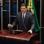 O senador Davi Alcolumbre, presidente do Congresso, manteve a deliberação apesar dos apelos para que a proposta explicitasse o autor das emendas | Foto: Antônio Cruz/Agência Brasil