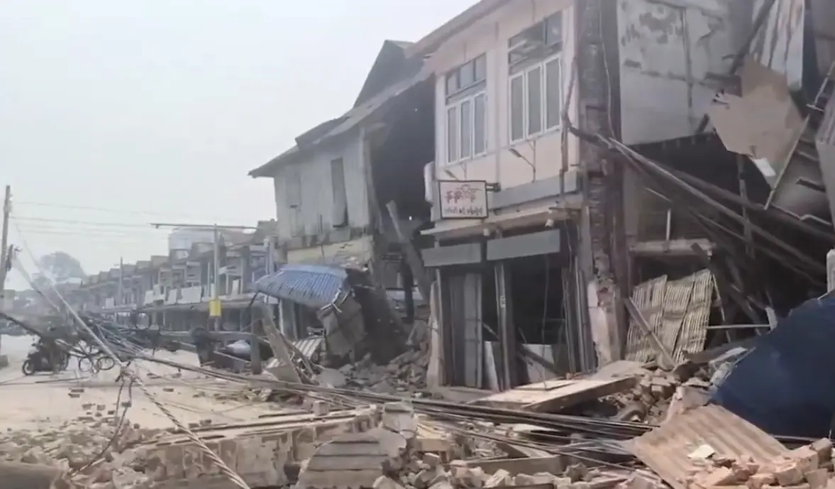 Destruição em Mianmar, depois de terremoto atingir o país