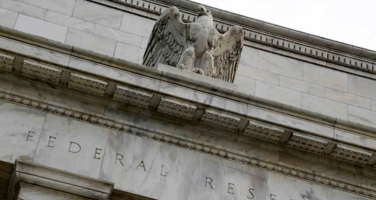 Sede do Federal Reserve, em Washington D.C., nos EUA: manutenção da taxa de juros já estava na conta do mercado | Foto: Reprodução/Redes sociais