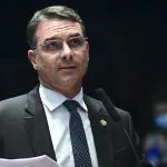 Senador Flávio Bolsonaro critica indiciamento de Carlos e vê ação da PF como resposta à movimentação eleitoral do clã Bolsonaro | Foto: Andressa Anholete/Agência Senado