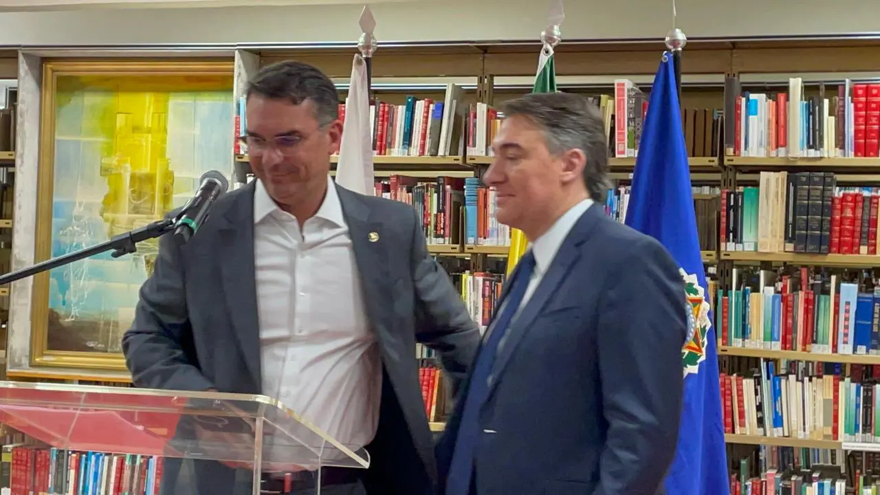 Flávio Bolsonaro e Fernando Giacobo