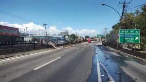 O Corpo de Bombeiros afirmou que não houve feridos no acidente com o caminhão | Foto: Reprodução/Redes sociais/Bombeiros RJ