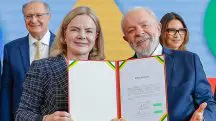 Gleisi e Lula - posse SRI