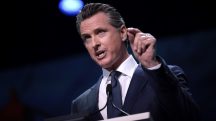 Crítico de Trump, o governador da Califórnia, Gavin Newsom, é um democrata