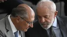 O presidente Lula, acompanhado do vice-presidente Geraldo Alckmin, durante a cerimônia de lançamento do Programa Crédito do Trabalhador - 12/3/2025 | Foto: Mateus Bonomi/Agência de Fotografia/Estadão Conteúdo