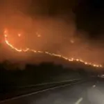 O combate ao incêndio começou nesta quinta-feira, 27. A força-tarefa contou com o esforço de 25 militares e o apoio de dois aviões | Foto: Reprodução/X