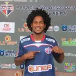 Nascido em Feira de Santana, o jogador Carlos Eduardo Bastos dos Santos passou por clubes como Fluminense de Feira, Bahia de Feira e Barcelona de Ilhéus | Foto: Reprodução/X