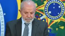 Lula, durante a cerimônia de assinatura de parcerias para fortalecimento da produção e inovação de vacinas e biofármacos no governo - 25/2/2025 | Foto: Ton Molina/FotoArena/Estadão Conteúdo
