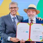 Lula na posse de Sidônio Palmeira, novo ministro da Secretaria de Comunicação e um dos assessores mais prestigiados no momento pelo presidente: os reflexos da crise de popularidade do governo | Foto: Ricardo Stuckert / Presidência da República