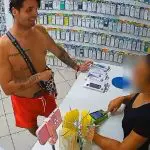Momentos antes de Wenderson Rodrigues de Souza matar a vendedora Carla Gobbi