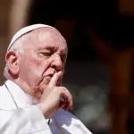 Segundo o Vaticano, Papa segue consciente, apesar de um estado de saúde 'complexo': crises decorrentes da pneumonia | Foto: Reprodução/Twitter/X