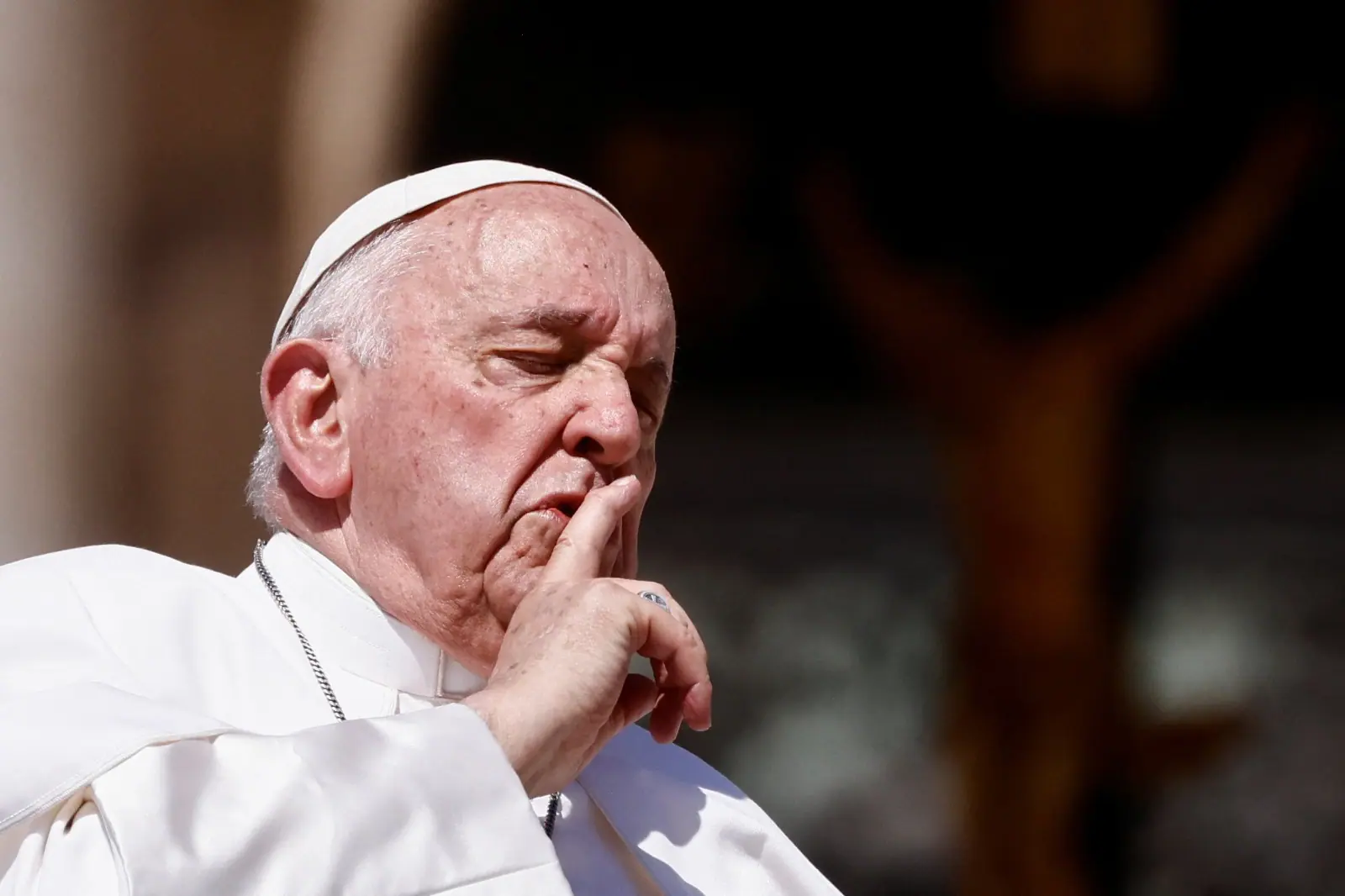 Segundo o Vaticano, Papa segue consciente, apesar de um estado de saúde 'complexo': crises decorrentes da pneumonia | Foto: Reprodução/Twitter/X