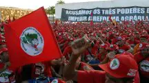 Cerca de 18 mil militantes participam da marcha de encerramento do 5º Congresso do Movimento dos Trabalhadores Rurais Sem Terra (MST) - 14/6/2007 | Foto: Wilson Dias/Agência Brasil