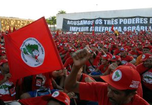 Cerca de 18 mil militantes participam da marcha de encerramento do 5º Congresso do Movimento dos Trabalhadores Rurais Sem Terra (MST) - 14/6/2007 | Foto: Wilson Dias/Agência Brasil