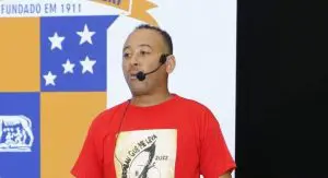 Nascido em Mauá, Toli começou sua trajetória na capoeira na Escola Armagedon, sob a orientação do mestre Fernando Santos Ramos | Foto: Reprodução/Fernando Santos Ramos/Facebook