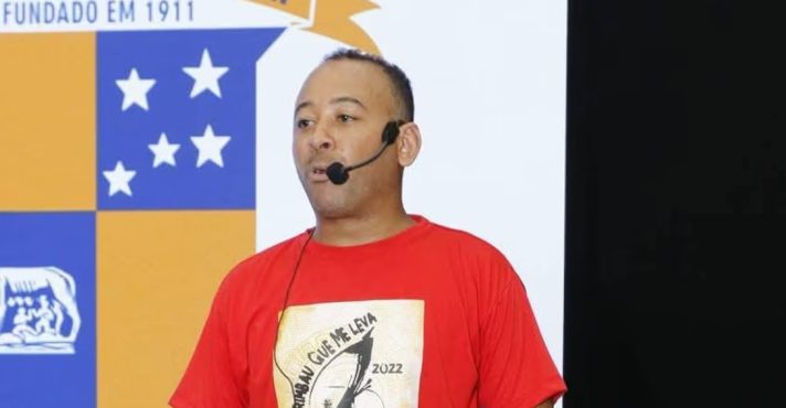 Nascido em Mauá, Toli começou sua trajetória na capoeira na Escola Armagedon, sob a orientação do mestre Fernando Santos Ramos | Foto: Reprodução/Fernando Santos Ramos/Facebook
