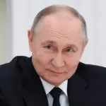 O presidente russo, Vladimir Putin, participa de uma reunião com os vencedores do Prêmio Presidencial de Ciência e Inovação para Jovens Cientistas de 2024, no Kremlin, em Moscou - 6/2/2025 | Foto: Kristina Kormilitsyna/Reuters