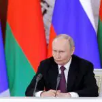 O presidente da Rússia, Vladimir Putin, durante uma coletiva de imprensa ao lado do homólogo bielorrusso, Alexander Lukashenko, em Moscou – 13/3/2025 | Foto: Maxim Shemetov/Pool/Reuters