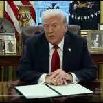 Trump durante anúncio nesta quarta-feira, 26, na Casa Branca: 'cobrança por fazerem negócios no nosso país e levarem nossos empregos' | Foto: Reprodução/Twitter/X