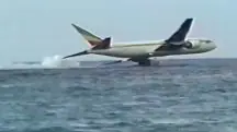 Sem combustível, apesar do alerta do piloto aos sequestradores, Boeing 767 tenta fazer pouso forçado no mar: explosão, 125 mortes e 50 sobreviventes | Foto: Reprodução/Twitter/X