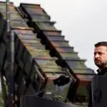 O presidente da Ucrânia, Volodymyr Zelensky, durante uma visita a uma área de treinamento militar na Alemanha - 11/6/2024 | Foto: Jens Buttner/Reuters