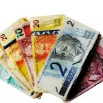Papel-moeda brasileiro, em alusão à nota sobre os juros no país