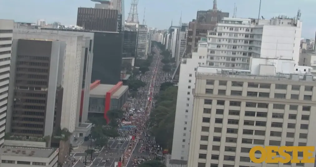 câmera da revista oeste na avenida paulista - masp - ato contra anistia esvaziado - boulos - manifestação
