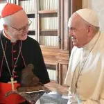 O cardeal brasileiro Odilo Pedro Scherer, em um encontro com o papa Francisco | Foto: Reprodução/Vatican News